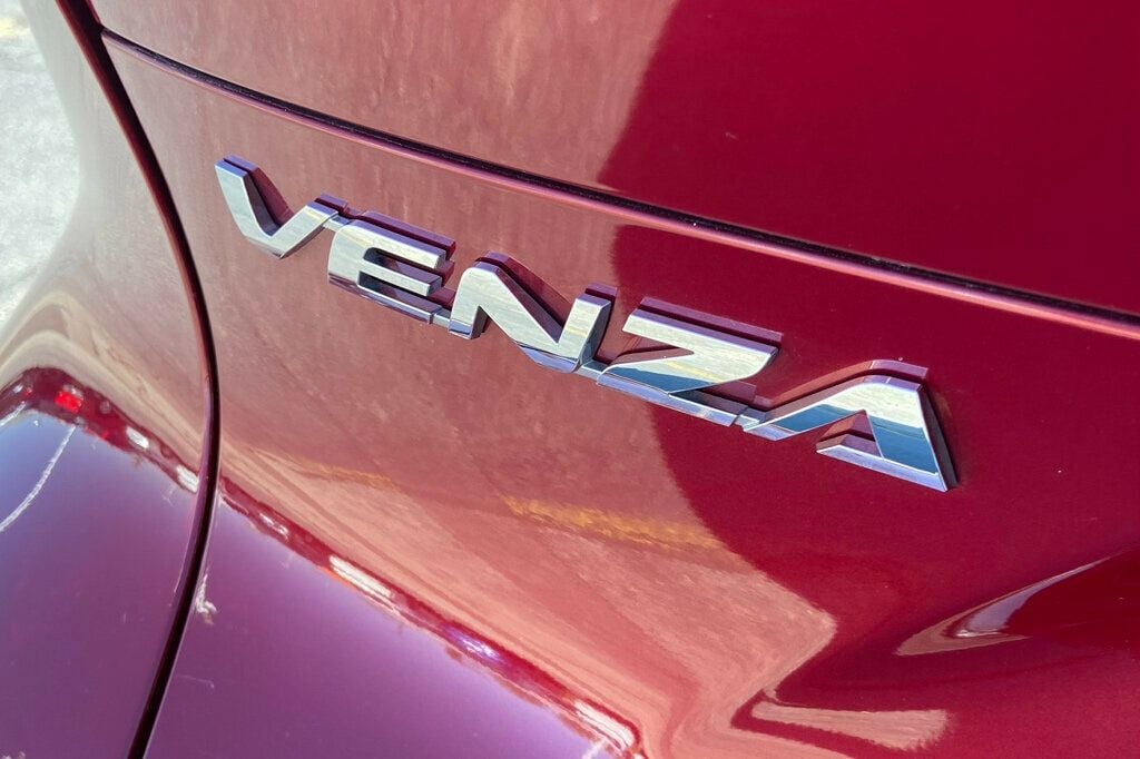 2022 Toyota Venza XLE AWD - 22394247 - 42