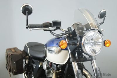 2022 Triumph Bonneville T100 Two-Tone