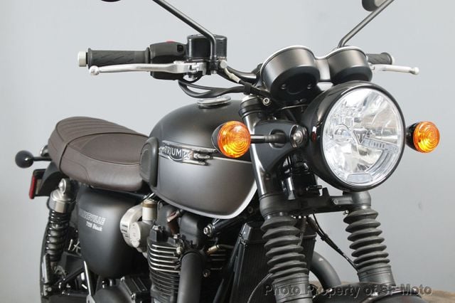 2022 Triumph Bonneville T120 Two Tone One Owner, 4782 Mi - 22982471 - 0