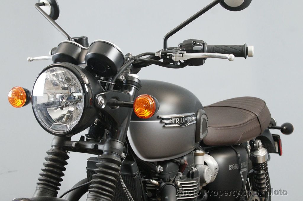 2022 Triumph Bonneville T120 Two Tone One Owner, 4782 Mi - 22982471 - 1