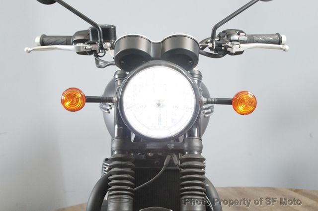2022 Triumph Bonneville T120 Two Tone One Owner, 4782 Mi - 22982471 - 25