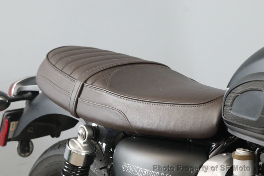 2022 Triumph Bonneville T120 Two Tone One Owner, 4782 Mi - 22982471 - 38
