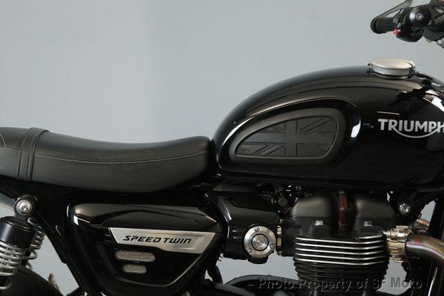 2022 Triumph Speed Twin One Owner, 4 Mi - 22982487 - 8