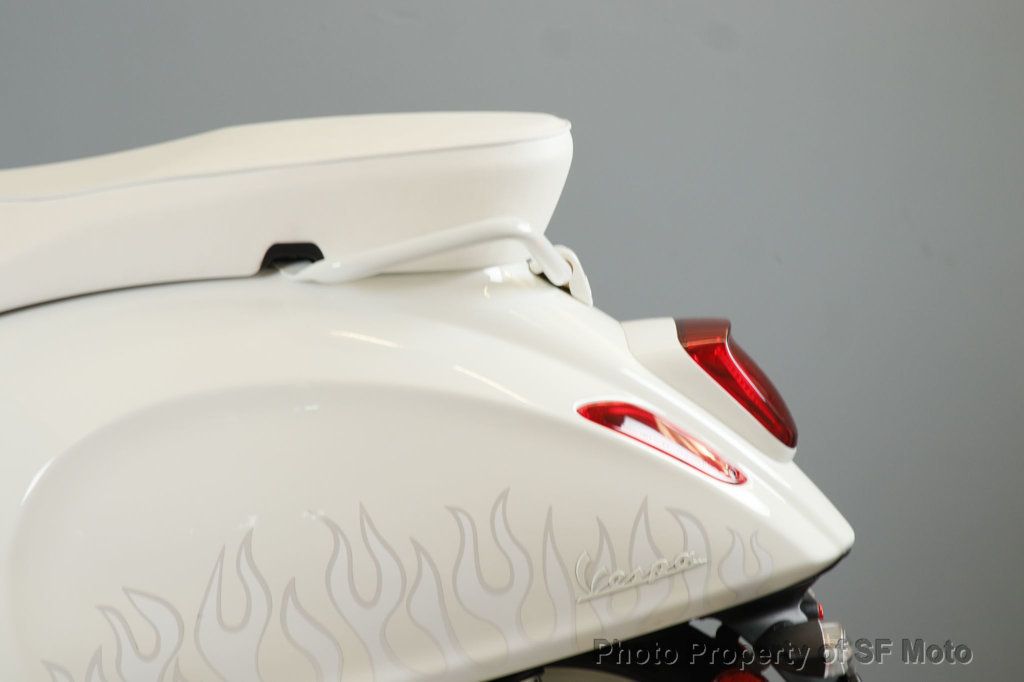 2022 Vespa Sprint Sport 150 Justin Bieber X FACTORY DEMO - 22701172 - 10