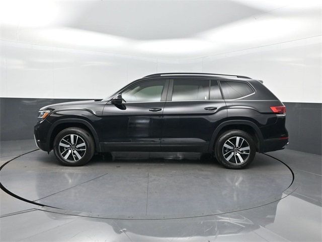 2022 Volkswagen Atlas SE photo 2