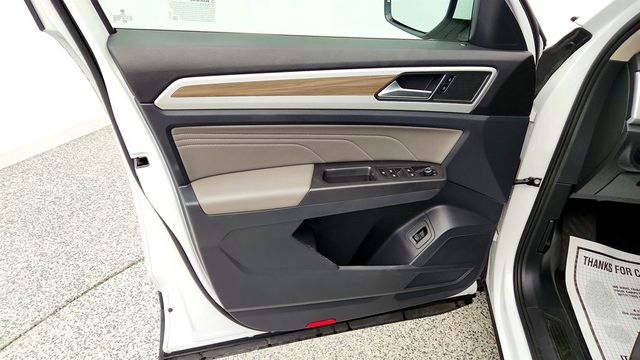 2022 Volkswagen Atlas 3.6L V6 SEL 4MOTION w/ Frameless Self-Dimming Rearview Mirror - 23028791 - 10