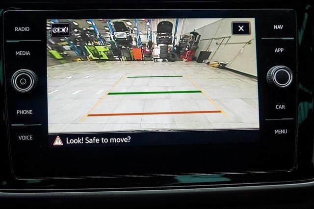 2022 Volkswagen Atlas 3.6L V6 SEL Premium R-Line 4MOTION - 22897236 - 23