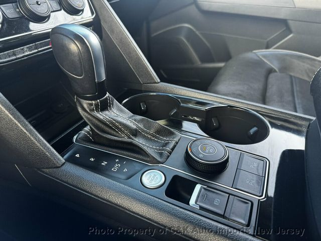 2022 Volkswagen Atlas 3.6L V6 SEL Premium R-Line 4MOTION,2ND-ROW DUAL CAPTAIN'S - 23075789 - 40
