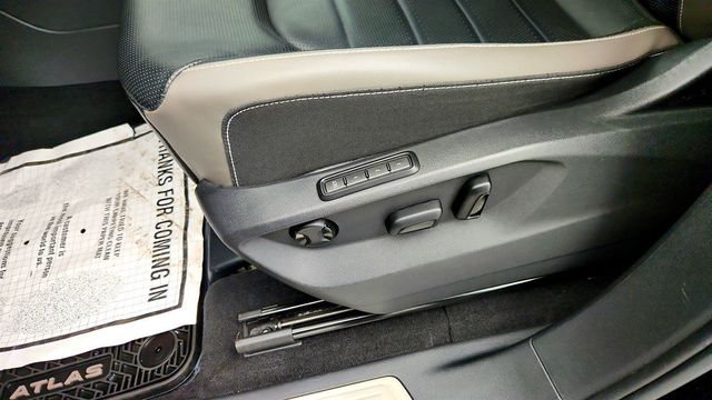 2022 Volkswagen Atlas 3.6L V6 SEL Premium R-Line 4MOTION w/ 2nd Row Captain's Chairs - 22973138 - 10