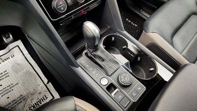 2022 Volkswagen Atlas 3.6L V6 SEL Premium R-Line 4MOTION w/ 2nd Row Captain's Chairs - 22973138 - 16