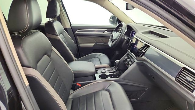 2022 Volkswagen Atlas 3.6L V6 SEL Premium R-Line 4MOTION w/ 2nd Row Captain's Chairs - 22973138 - 23