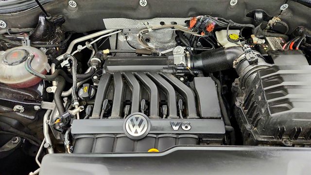 2022 Volkswagen Atlas 3.6L V6 SEL Premium R-Line 4MOTION w/ 2nd Row Captain's Chairs - 22973138 - 25