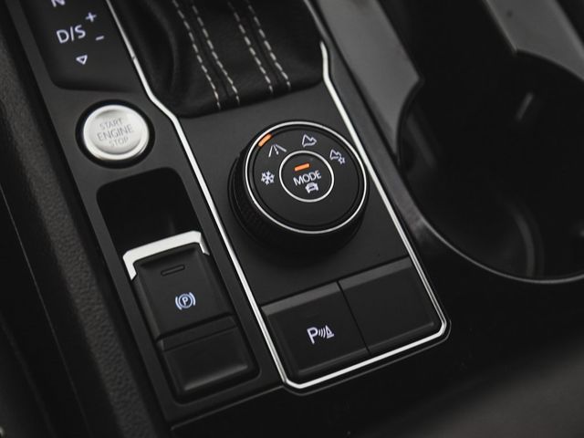 2022 Volkswagen Atlas 3.6L V6 SE w/Technology - 22900677 - 37