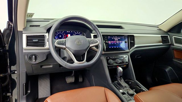 2022 Volkswagen Atlas 3.6L V6 SE w/Technology 4MOTION w/ Pano Sunroof & Black Wheels - 23020211 - 11