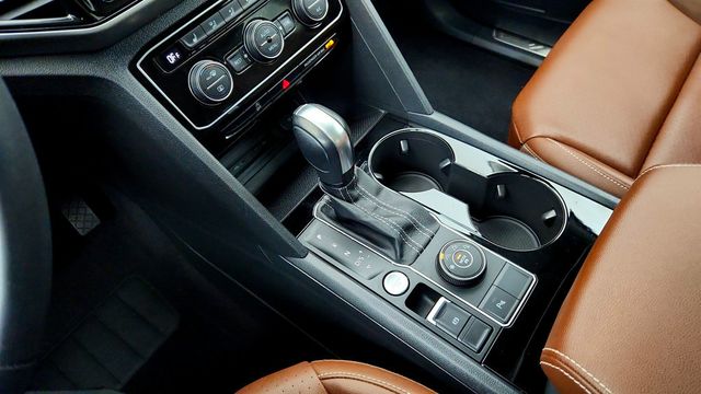 2022 Volkswagen Atlas 3.6L V6 SE w/Technology 4MOTION w/ Pano Sunroof & Black Wheels - 23020211 - 15