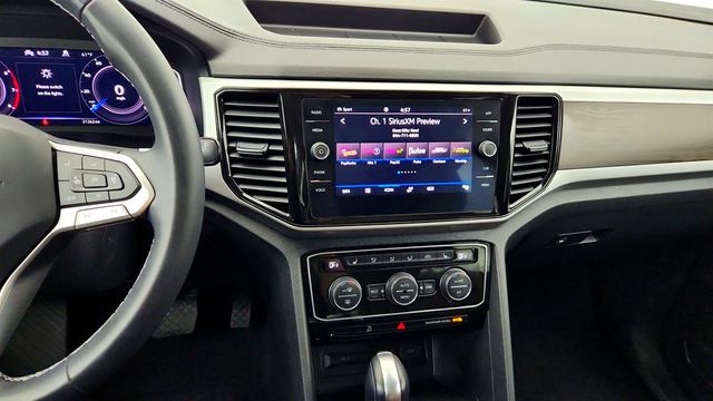 2022 Volkswagen Atlas 3.6L V6 SE w/Technology 4MOTION w/ Pano Sunroof & Black Wheels - 23020211 - 16