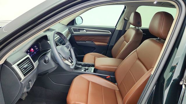 2022 Volkswagen Atlas 3.6L V6 SE w/Technology 4MOTION w/ Pano Sunroof & Black Wheels - 23020211 - 18