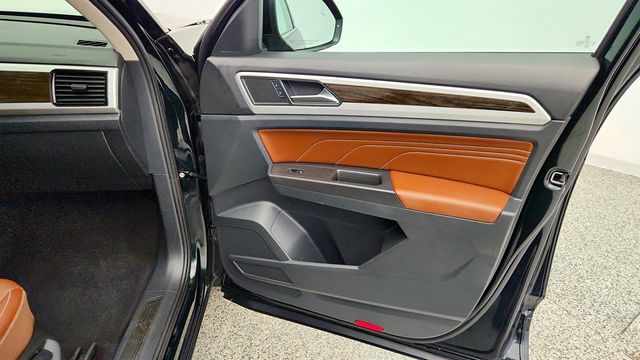 2022 Volkswagen Atlas 3.6L V6 SE w/Technology 4MOTION w/ Pano Sunroof & Black Wheels - 23020211 - 25