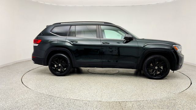 2022 Volkswagen Atlas 3.6L V6 SE w/Technology 4MOTION w/ Pano Sunroof & Black Wheels - 23020211 - 3