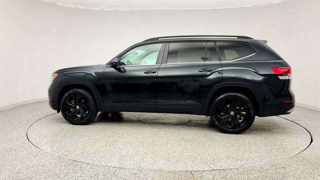 2022 Volkswagen Atlas 3.6L V6 SE w/Technology 4MOTION w/ Pano Sunroof & Black Wheels - 23020211 - 7