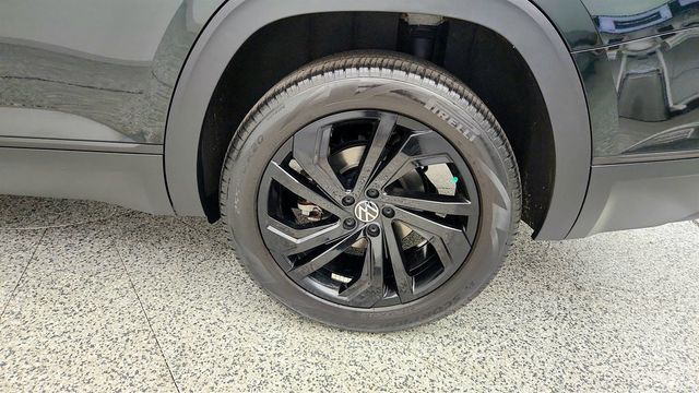 2022 Volkswagen Atlas 3.6L V6 SE w/Technology 4MOTION w/ Pano Sunroof & Black Wheels - 23020211 - 8