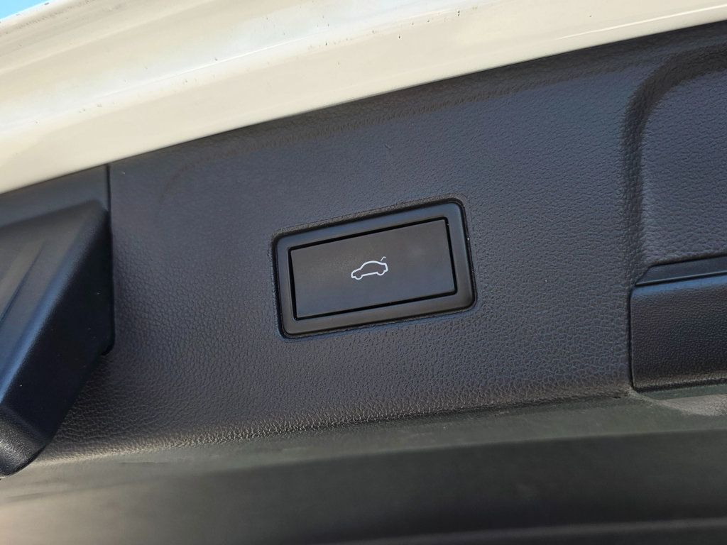 2022 Volkswagen Atlas 3.6L V6 SE w/Technology FWD - 22909559 - 17