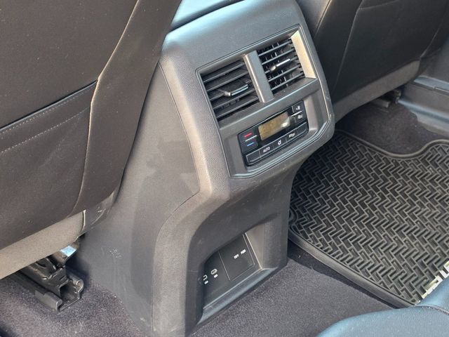 2022 Volkswagen Atlas 3.6L V6 SE w/Technology FWD - 22909559 - 26