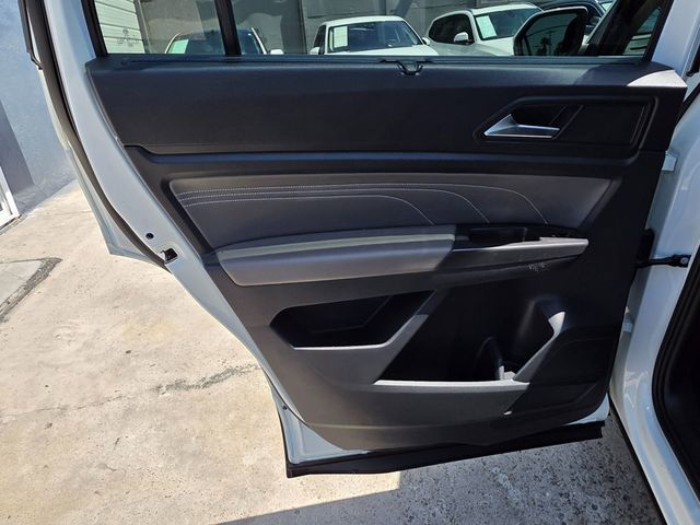 2022 Volkswagen Atlas 3.6L V6 SE w/Technology FWD - 22909559 - 27