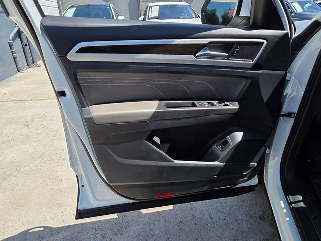 2022 Volkswagen Atlas 3.6L V6 SE w/Technology FWD - 22909559 - 28