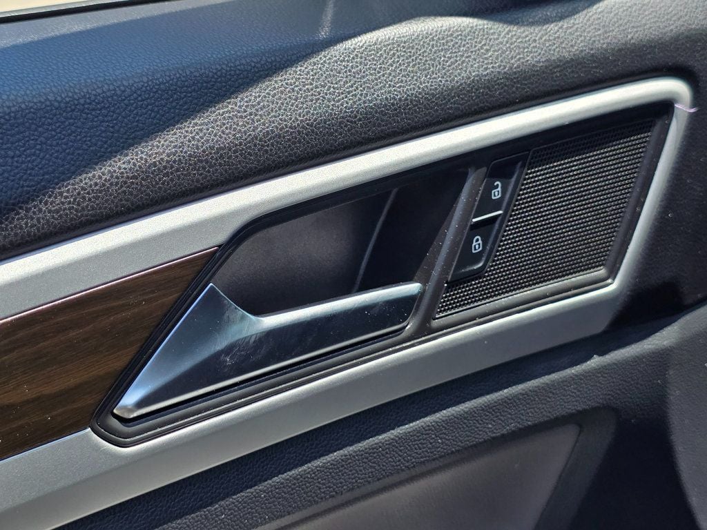 2022 Volkswagen Atlas 3.6L V6 SE w/Technology FWD - 22909559 - 30