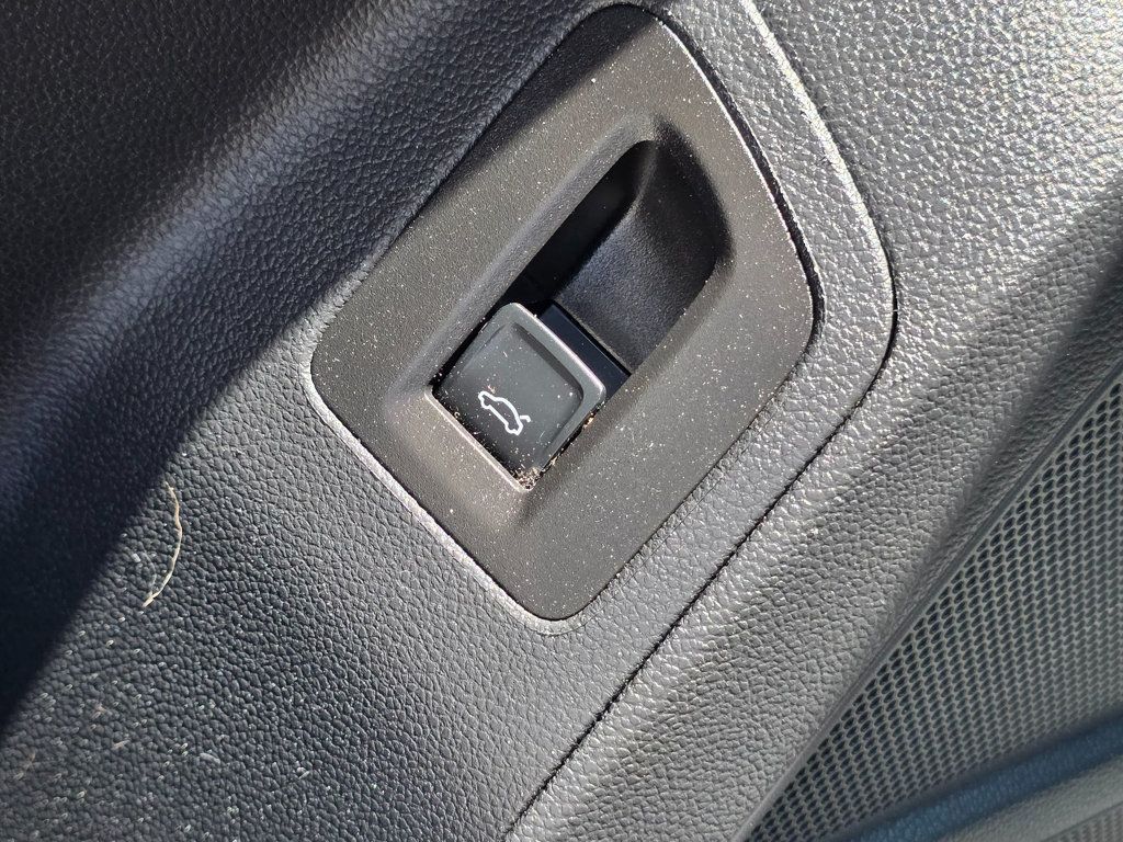 2022 Volkswagen Atlas 3.6L V6 SE w/Technology FWD - 22909559 - 31