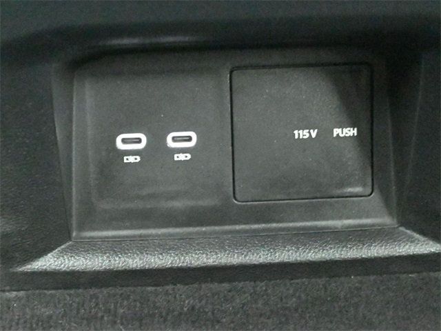 2022 Volkswagen Atlas 3.6L V6 SE w/Technology FWD - 22978597 - 17