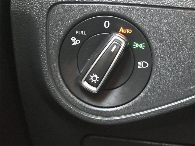 2022 Volkswagen Atlas 3.6L V6 SE w/Technology FWD - 22978597 - 28