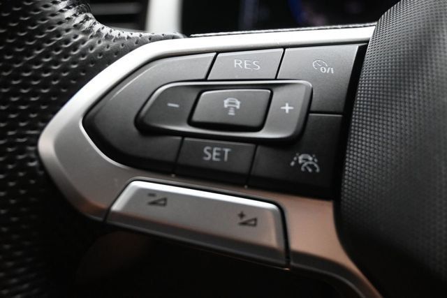 2022 Volkswagen Atlas Cross Sport 3.6L V6 SEL Premium R-Line 4MOTION - 23055047 - 17