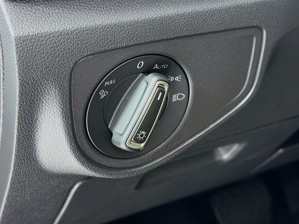 2022 Volkswagen Atlas Cross Sport 3.6L V6 SE w/Technology 4MOTION - 23007446 - 9