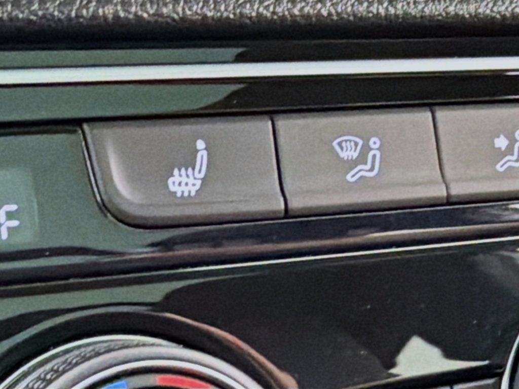 2022 Volkswagen Atlas Cross Sport 3.6L V6 SE w/Technology 4MOTION - 23007446 - 18