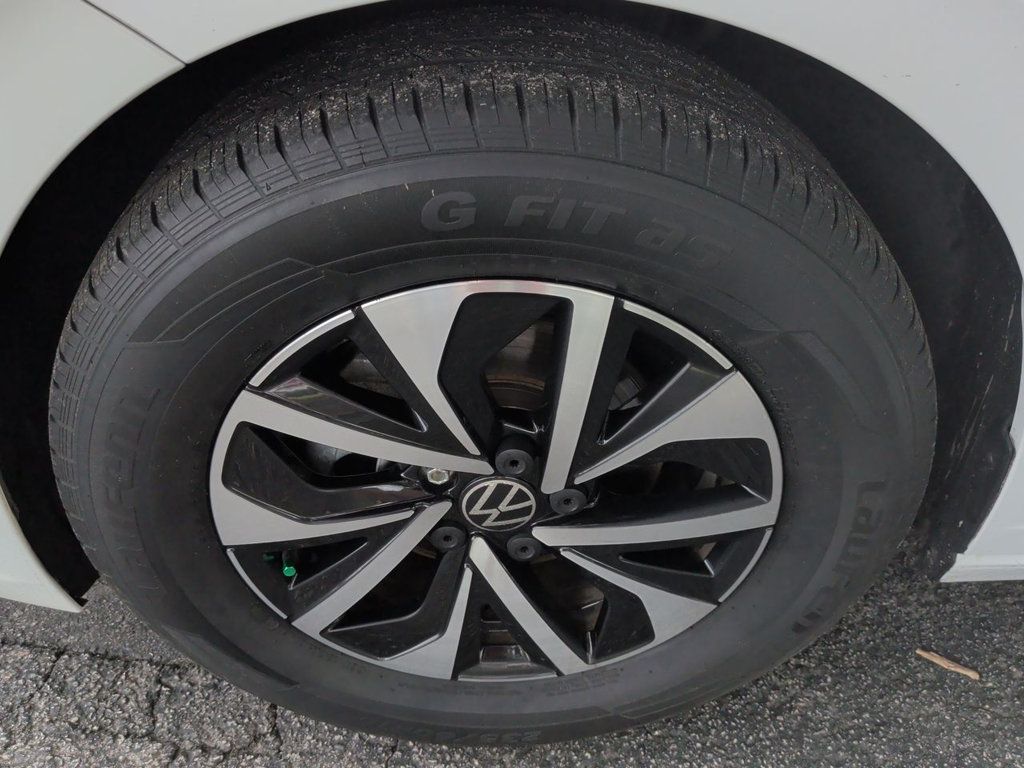 Volkswagen Jetta S Automatic photo 10