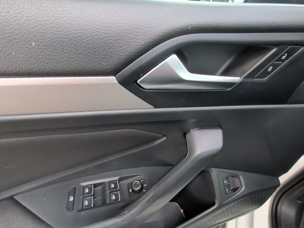Volkswagen Jetta S Automatic photo 12