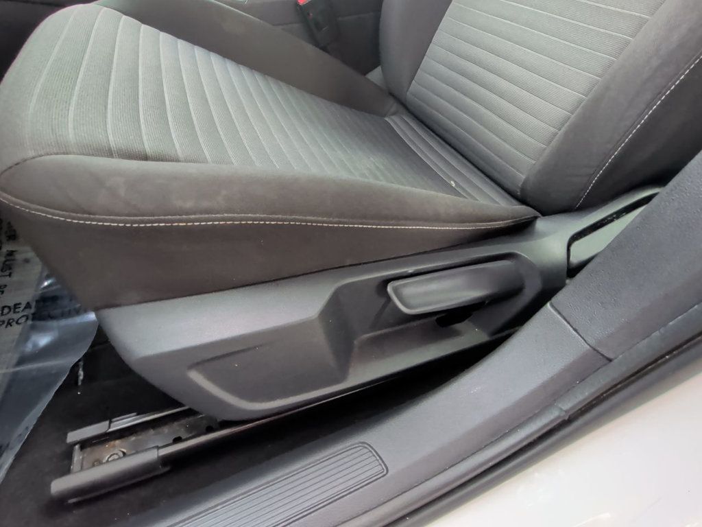 Volkswagen Jetta S Automatic photo 13