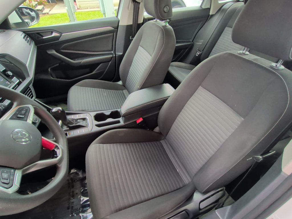 Volkswagen Jetta S Automatic photo 14