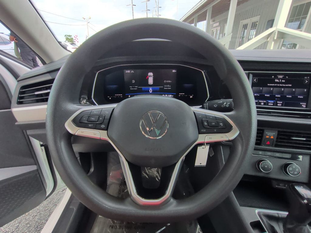 Volkswagen Jetta S Automatic photo 15