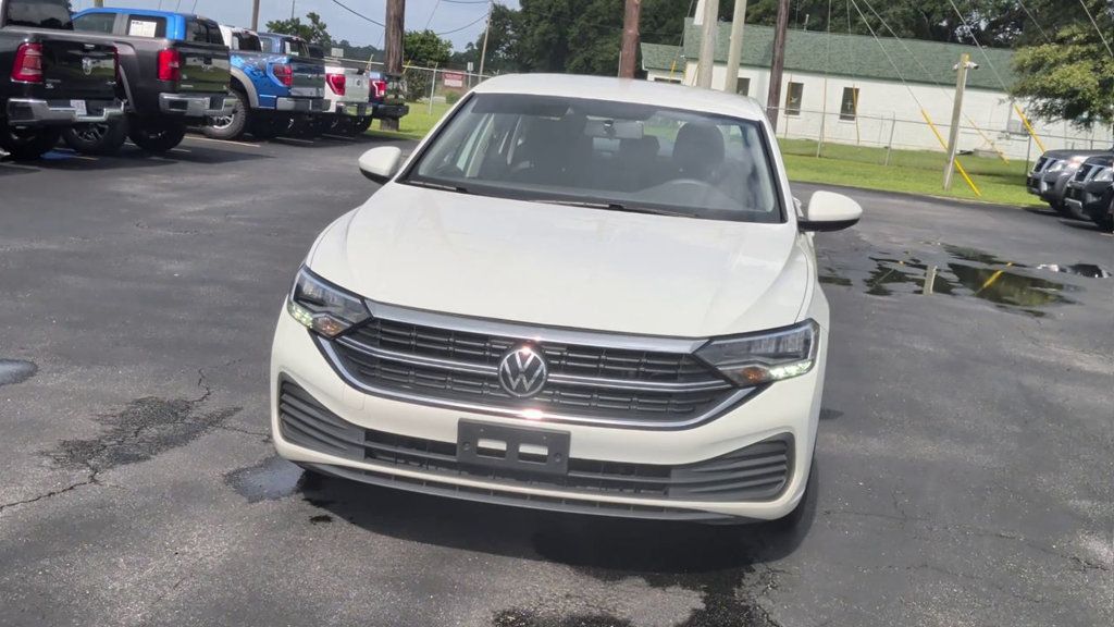 Volkswagen Jetta S Automatic photo 3