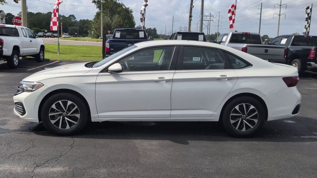 Volkswagen Jetta S Automatic photo 5