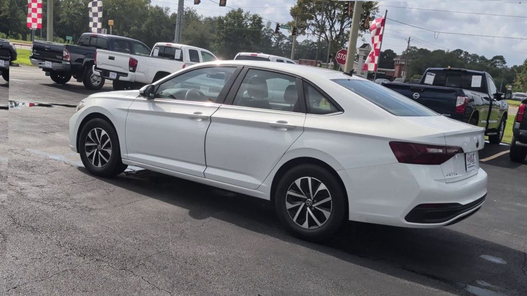 Volkswagen Jetta S Automatic photo 6