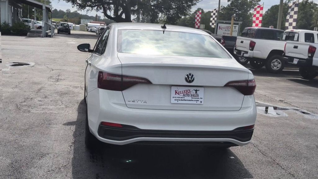 Volkswagen Jetta S Automatic photo 7