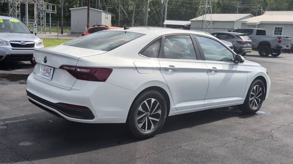 Volkswagen Jetta S Automatic photo 8