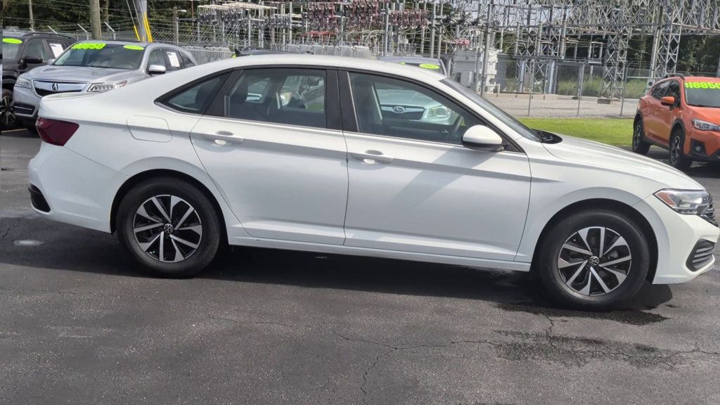 Volkswagen Jetta S Automatic photo 9
