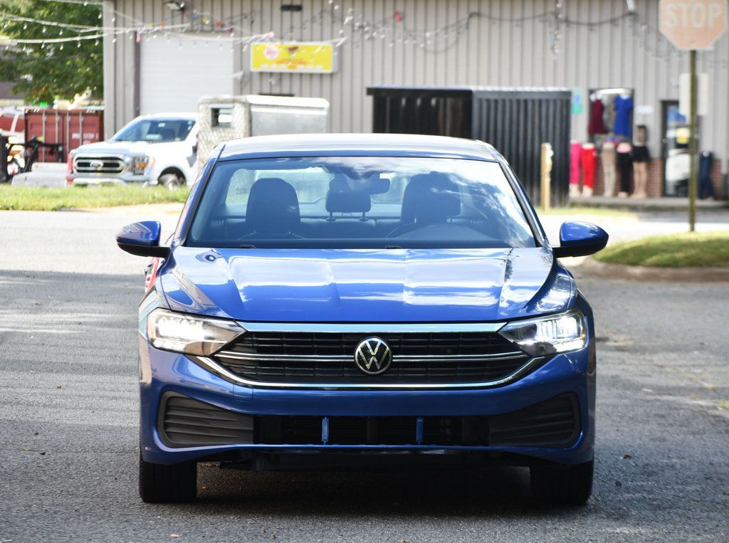 2022 Volkswagen Jetta SE photo 2