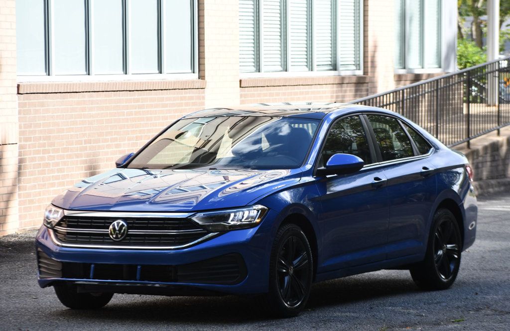 2022 Volkswagen Jetta SE photo 3