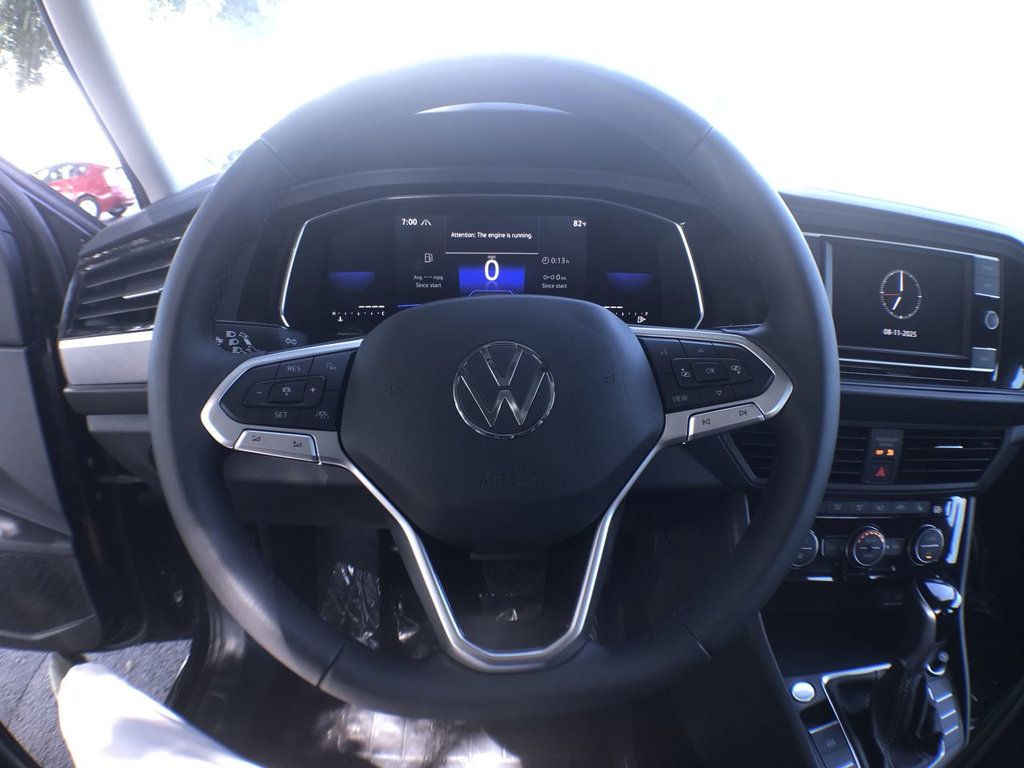 2022 Volkswagen Jetta SE photo 6